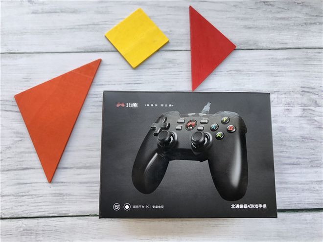 PC玩家首选的游戏手柄-北通蝙蝠4游戏手柄