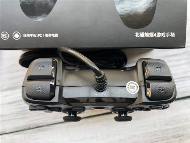 PC玩家首选的游戏手柄-北通蝙蝠4游戏手柄