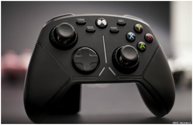 赛博朋克2077正式发售，光靠键鼠可不行，试试北通阿修罗3