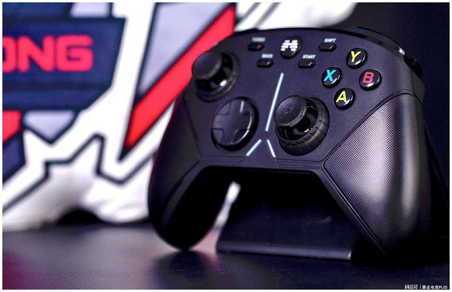 赛博朋克2077正式发售，光靠键鼠可不行，试试北通阿修罗3