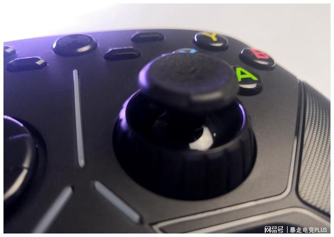 赛博朋克2077正式发售，光靠键鼠可不行，试试北通阿修罗3