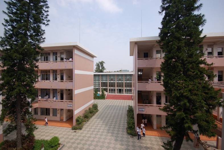 中山这所知名中学搬了，新校区9月1日开学！大量高颜值美图流出