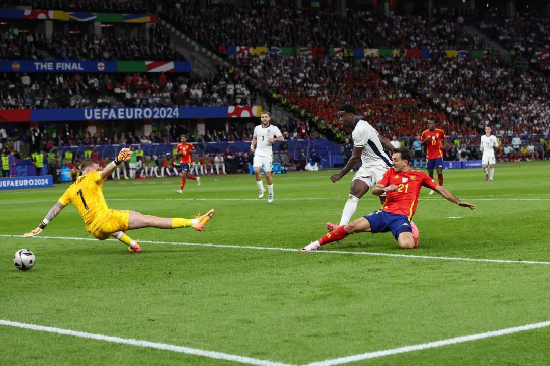 啥叫含金量？西班牙踩着四个世界冠军，带回第四个欧洲冠军！