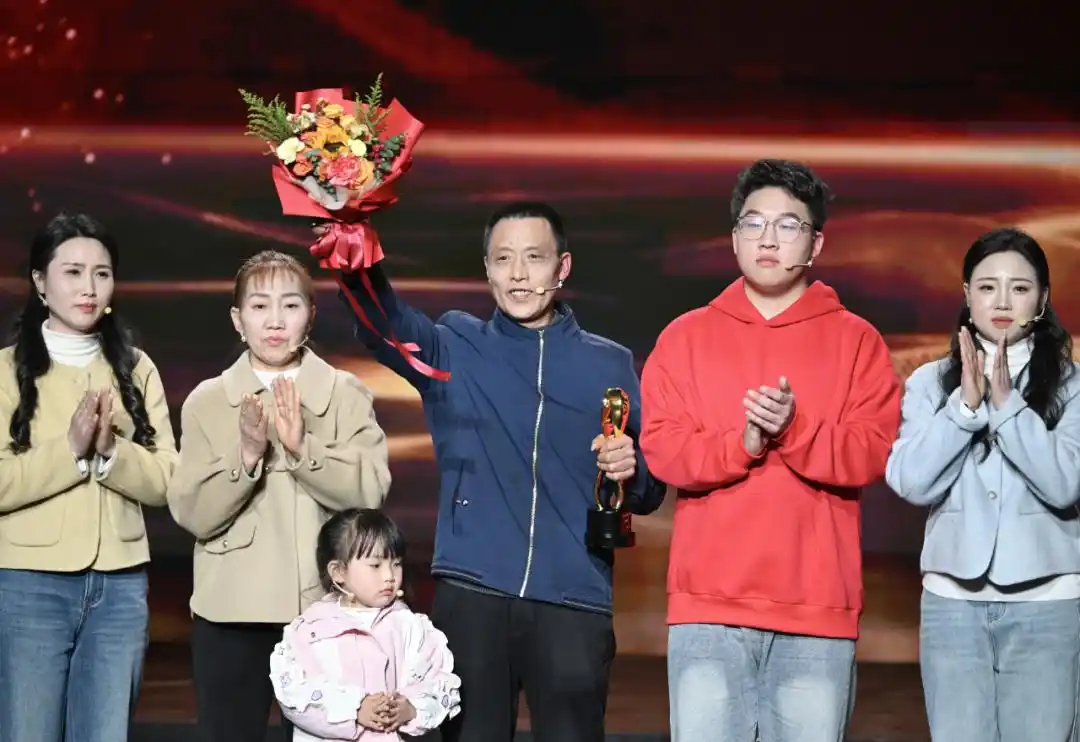 2025年度“感动重庆十大人物”颁奖词