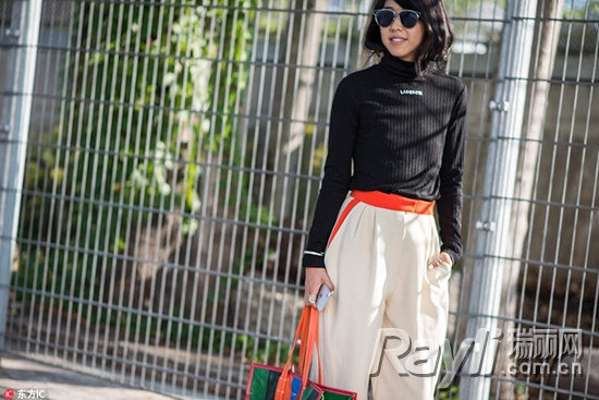 李嫣再爆神模仿视频！还和鬼怪新娘“撞项链”