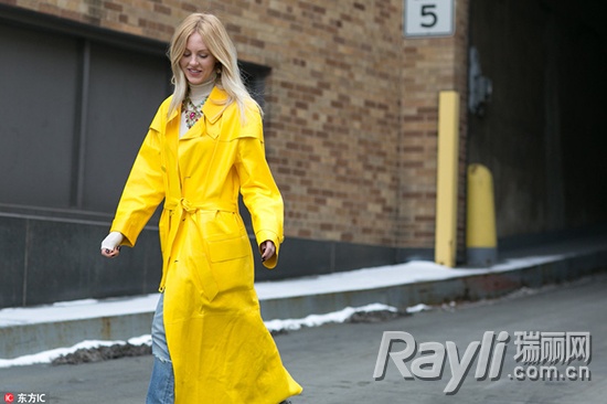 李嫣再爆神模仿视频！还和鬼怪新娘“撞项链”