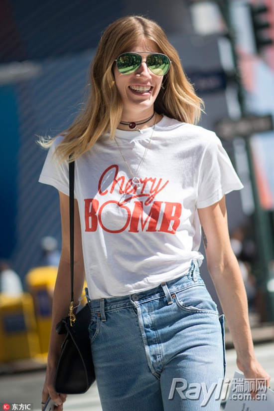 李嫣再爆神模仿视频！还和鬼怪新娘“撞项链”