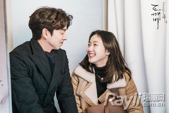 李嫣再爆神模仿视频！还和鬼怪新娘“撞项链”