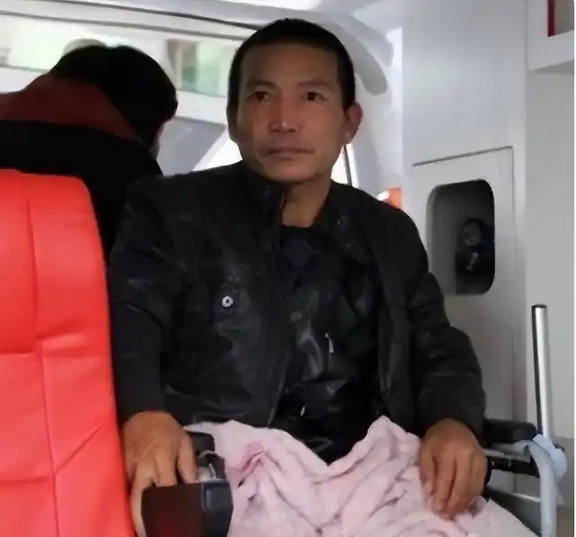 河北男子拿不出100万手术费，回家自己锯掉右腿，12年过去怎样了