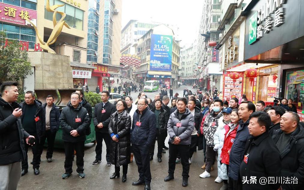 峨边：组织人大代表视察民生实事项目