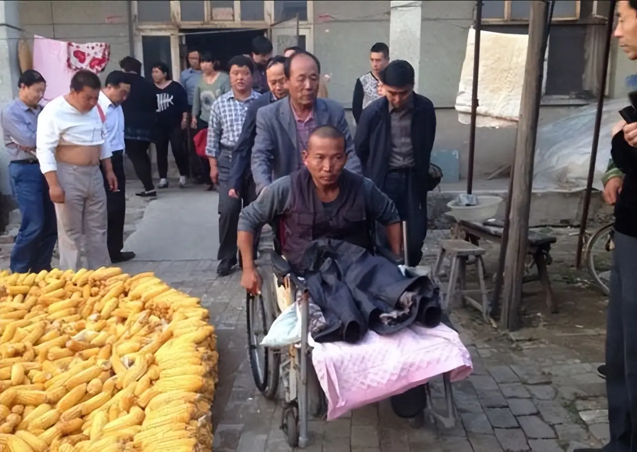 河北男子拿不出100万手术费，回家自己锯掉右腿，12年过去怎样了