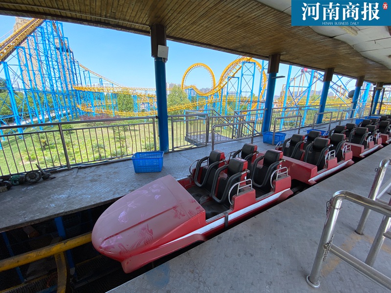 再探郑州世纪欢乐园：曾经忙碌的游乐设施如今一片萧瑟，恍如隔世…