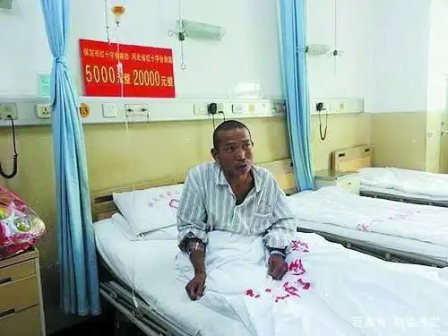 纪实：男人可以多坚强？为节省百万医疗费，自己忍痛锯断右腿求生