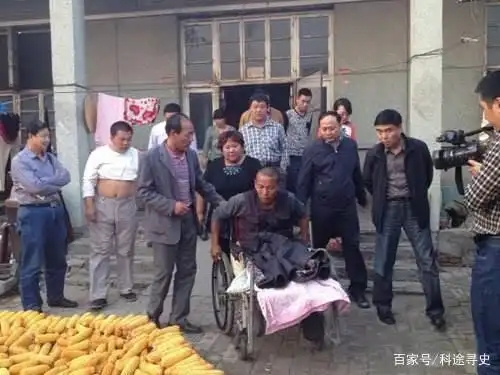 纪实：男人可以多坚强？为节省百万医疗费，自己忍痛锯断右腿求生