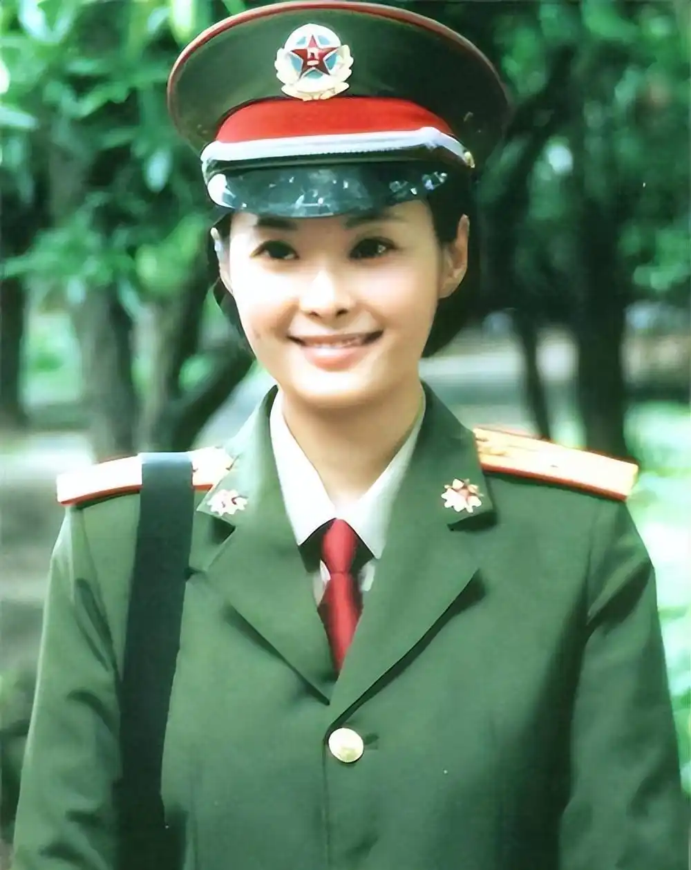 袁立与他共同生活了12年，奉献了青春年华