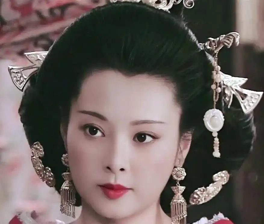 袁立与他共同生活了12年，奉献了青春年华