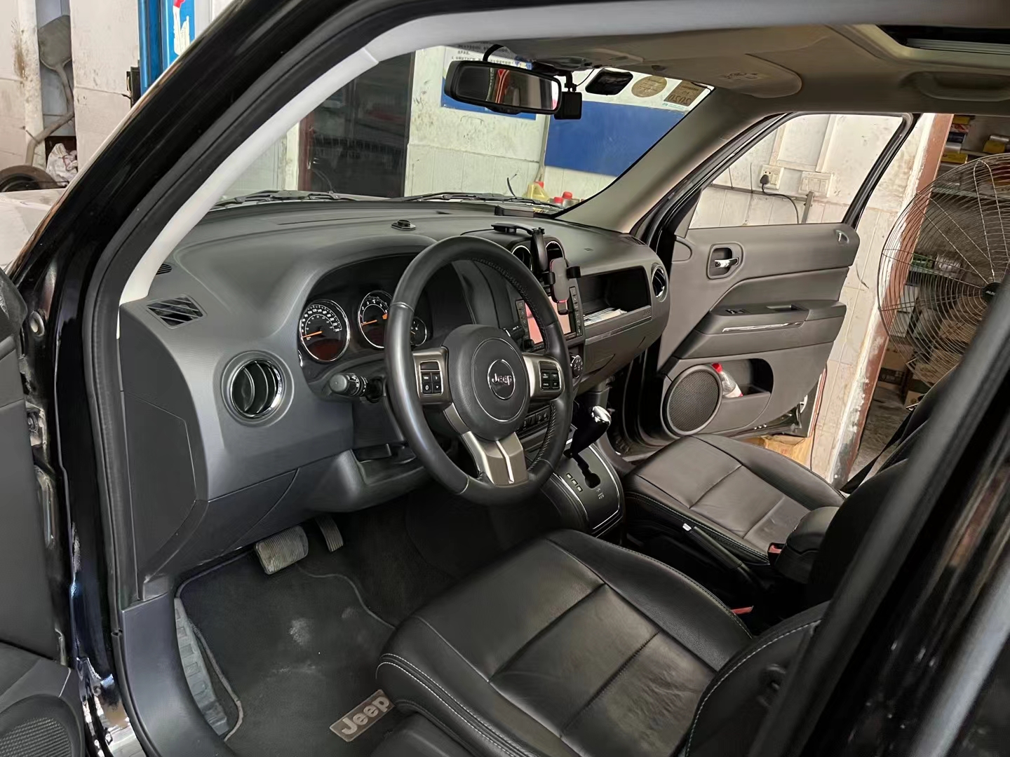 JEEP自由客全车隔音除味，尽享“头等舱”般静谧