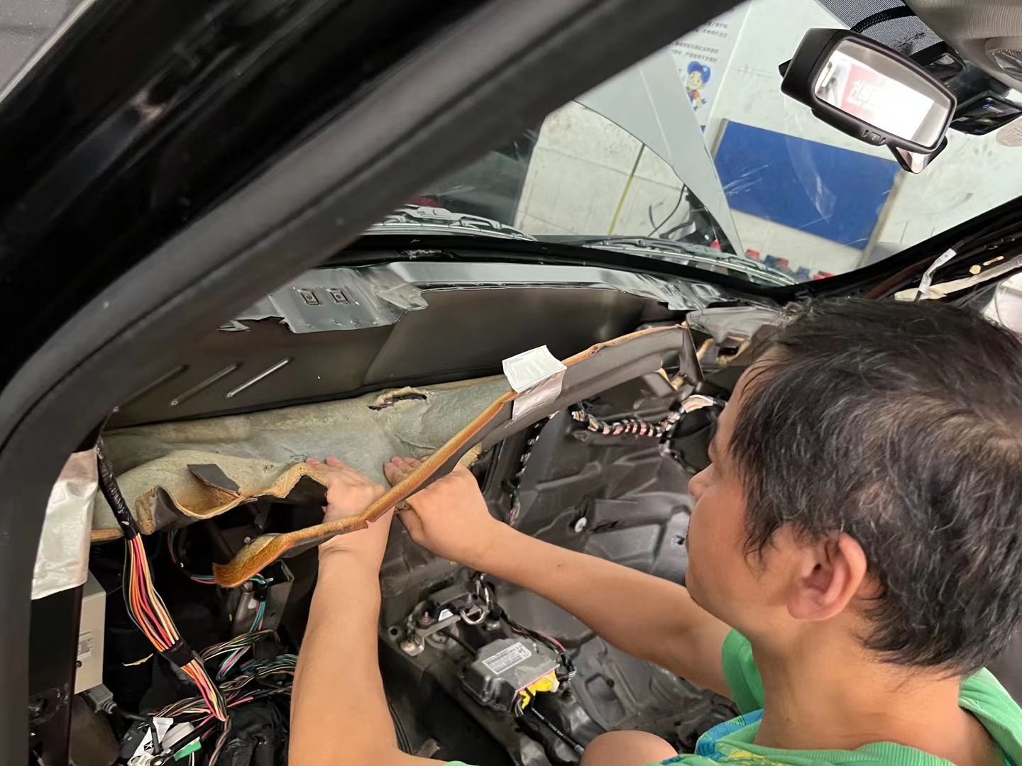 JEEP自由客全车隔音除味，尽享“头等舱”般静谧