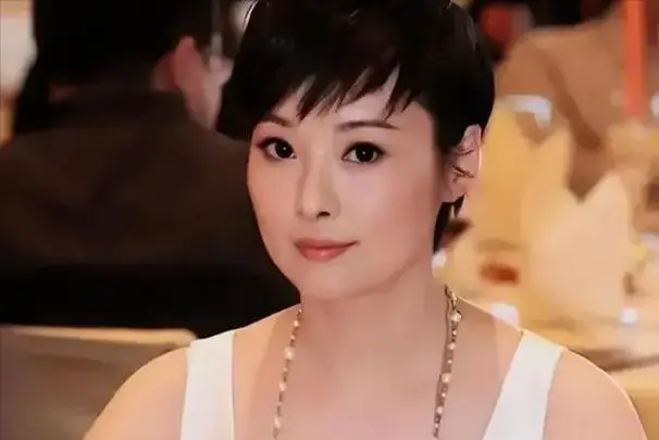 同居12年未果，徐威转身娶小20岁张怡宁，袁立3婚至今未生子！