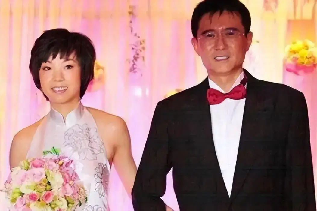 同居12年未果，徐威转身娶小20岁张怡宁，袁立3婚至今未生子！