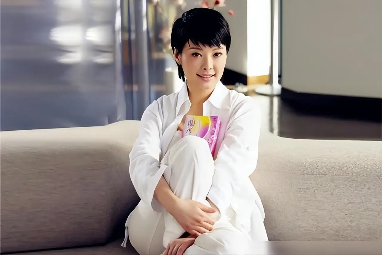 同居12年未果，徐威转身娶小20岁张怡宁，袁立3婚至今未生子！