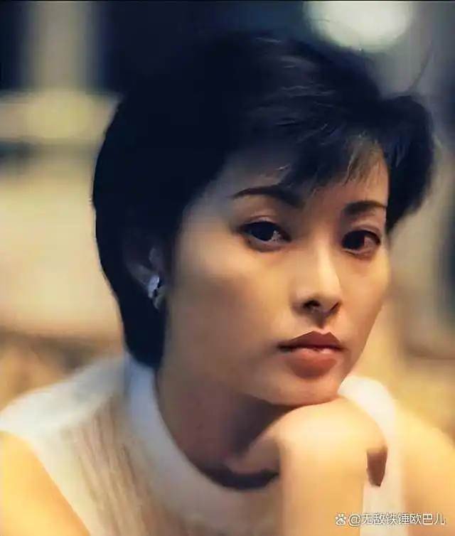 袁立12年感情无果！昔日恋人转身娶张怡宁，网友：爱情长跑终成遗憾