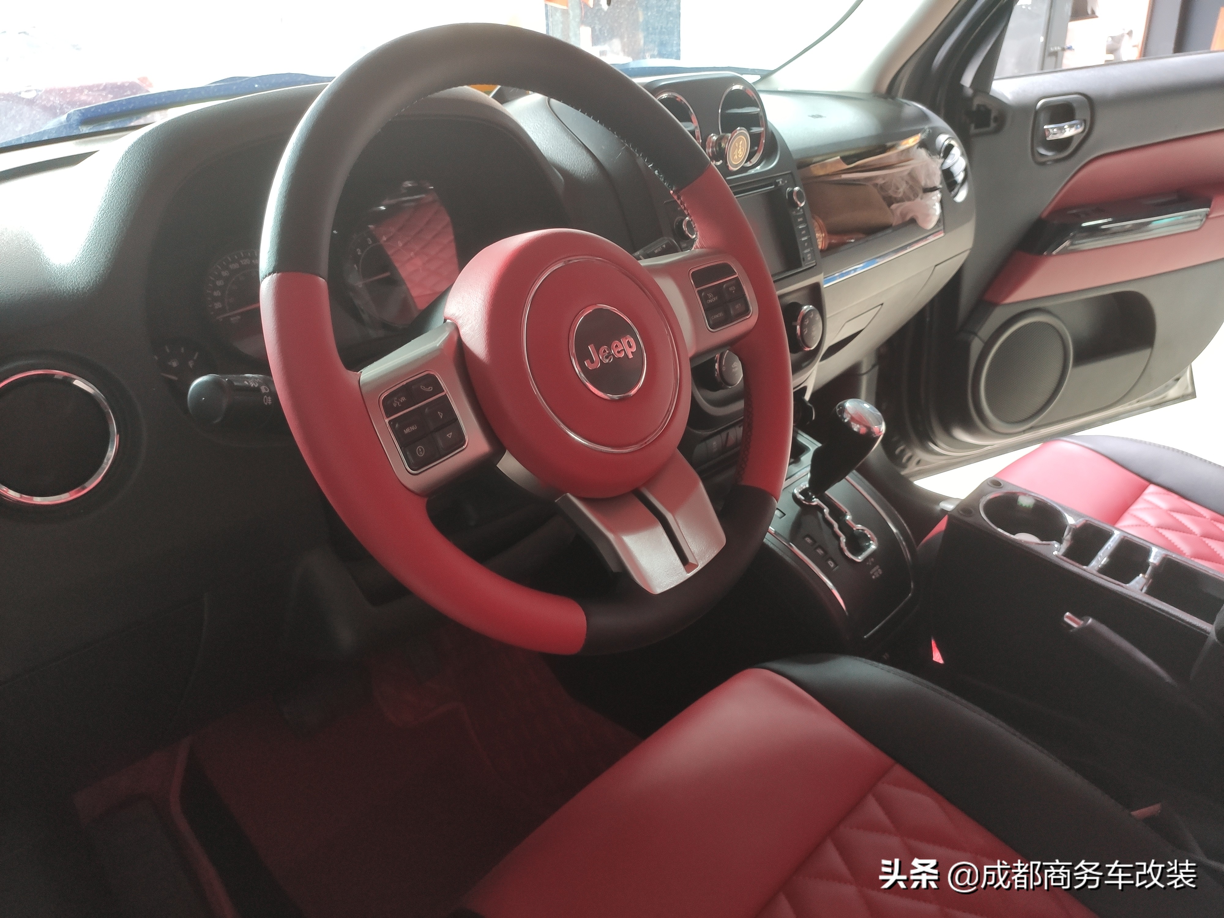 开了快8年的吉普自由客翻新内饰，彻底解决掉异味，驾驶更舒适