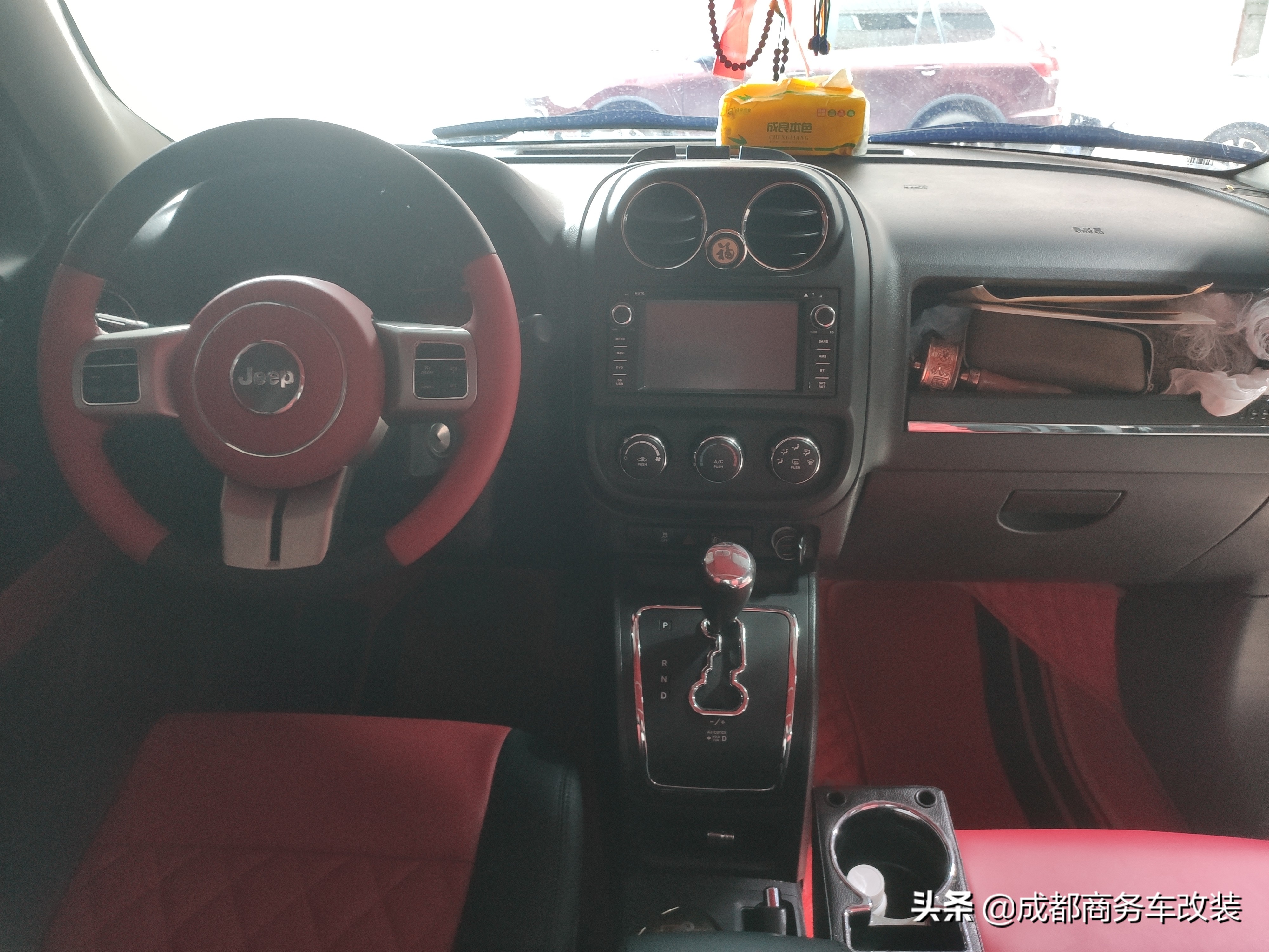 开了快8年的吉普自由客翻新内饰，彻底解决掉异味，驾驶更舒适