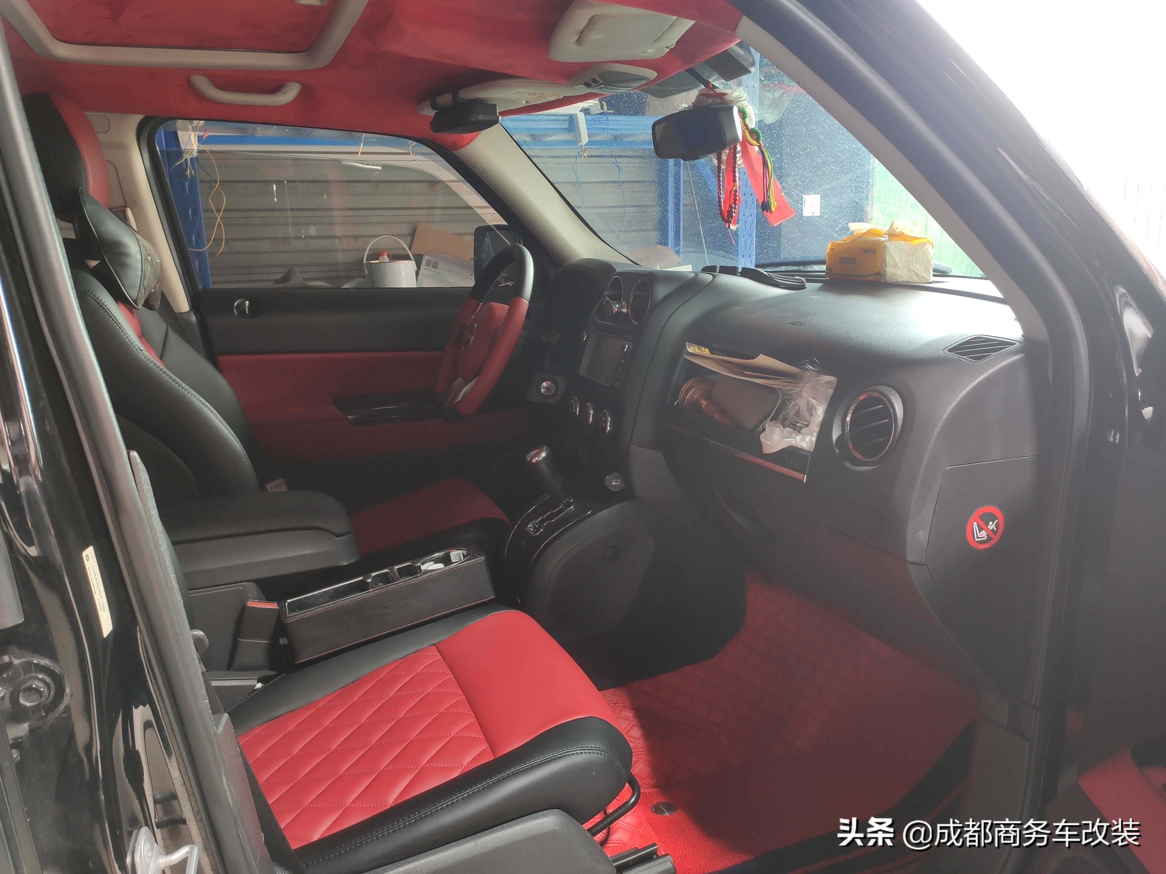 开了快8年的吉普自由客翻新内饰，彻底解决掉异味，驾驶更舒适
