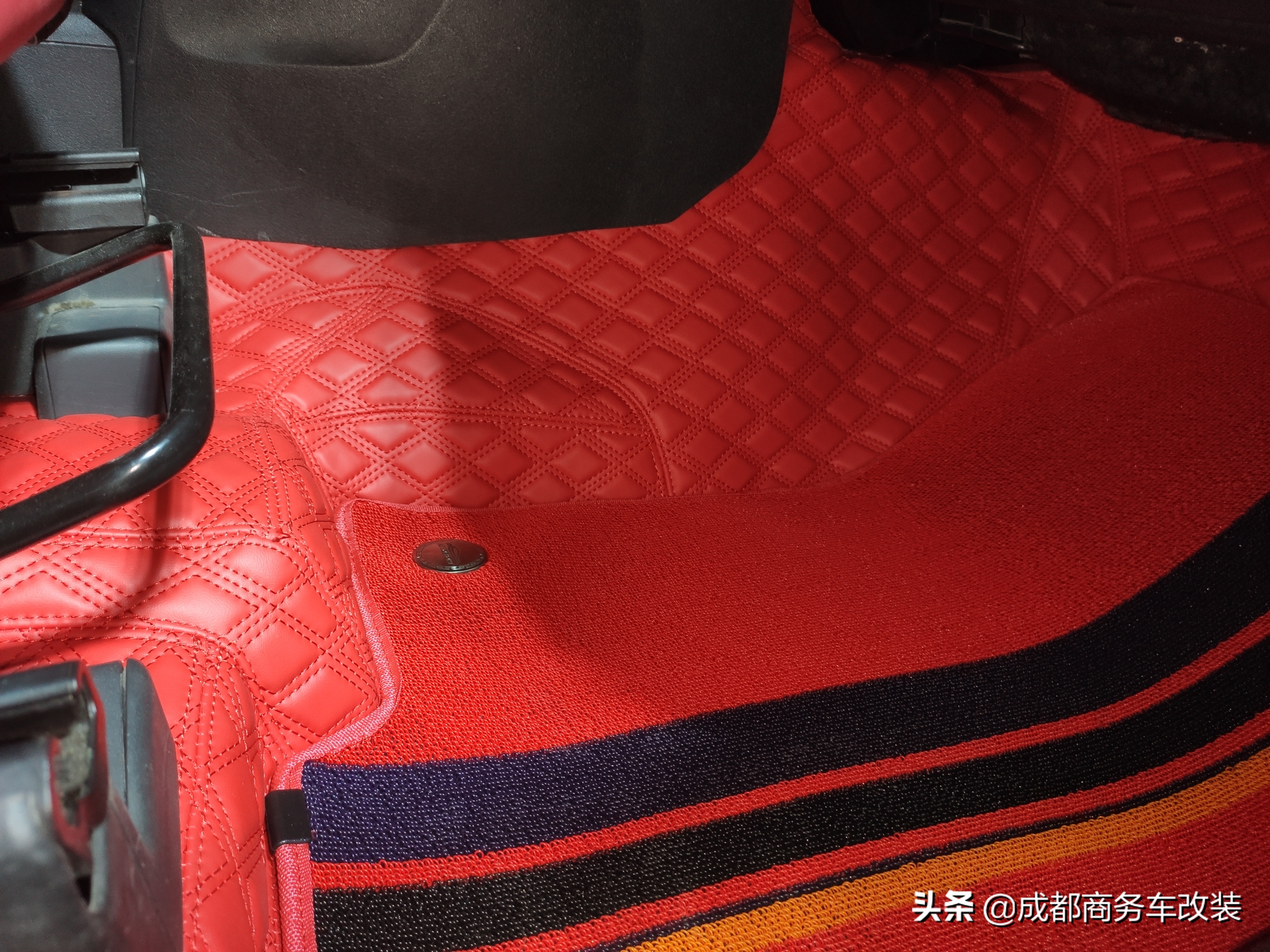 开了快8年的吉普自由客翻新内饰，彻底解决掉异味，驾驶更舒适