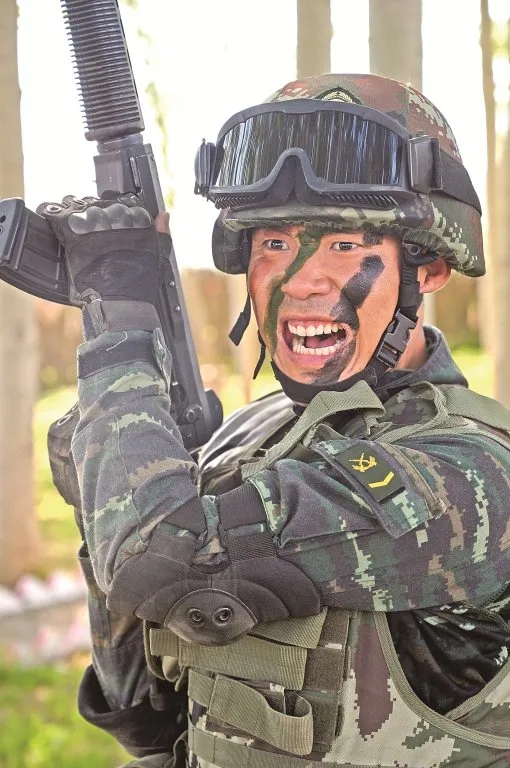 “刀锋战士”郑明岗:一条腿立起的人生高度