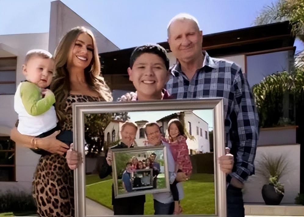 11季平均评分9.5！《摩登家庭》凭啥成情景喜剧顶流？