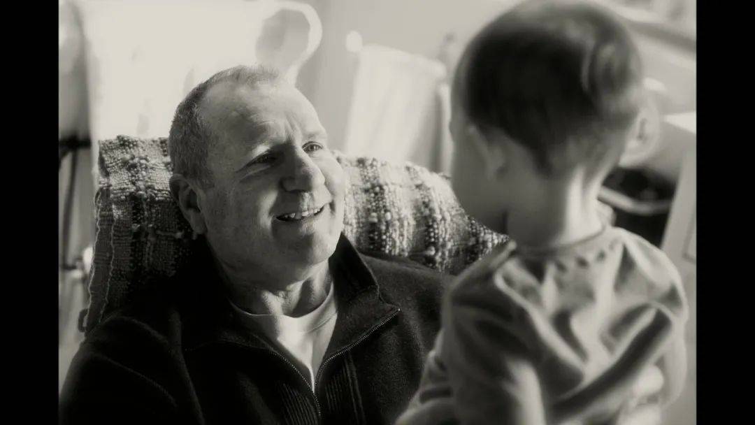 十一年不断更的《摩登家庭》迎来了Happy Ending