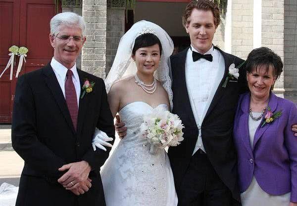 突然三婚、刚网友、丈夫小她11岁，46岁袁立终于把自己活成杜小月