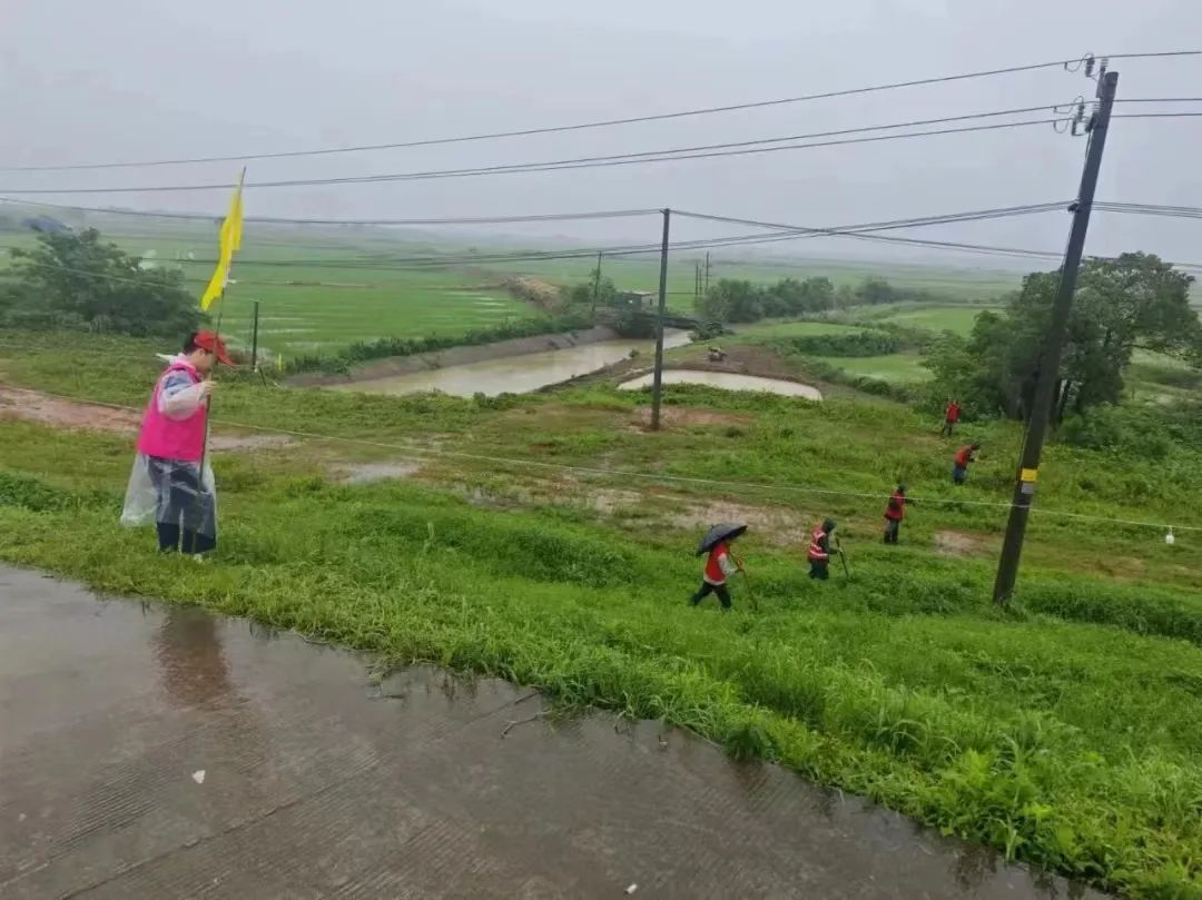 江西永修：闻“汛”而动，风雨中彰显巾帼担当