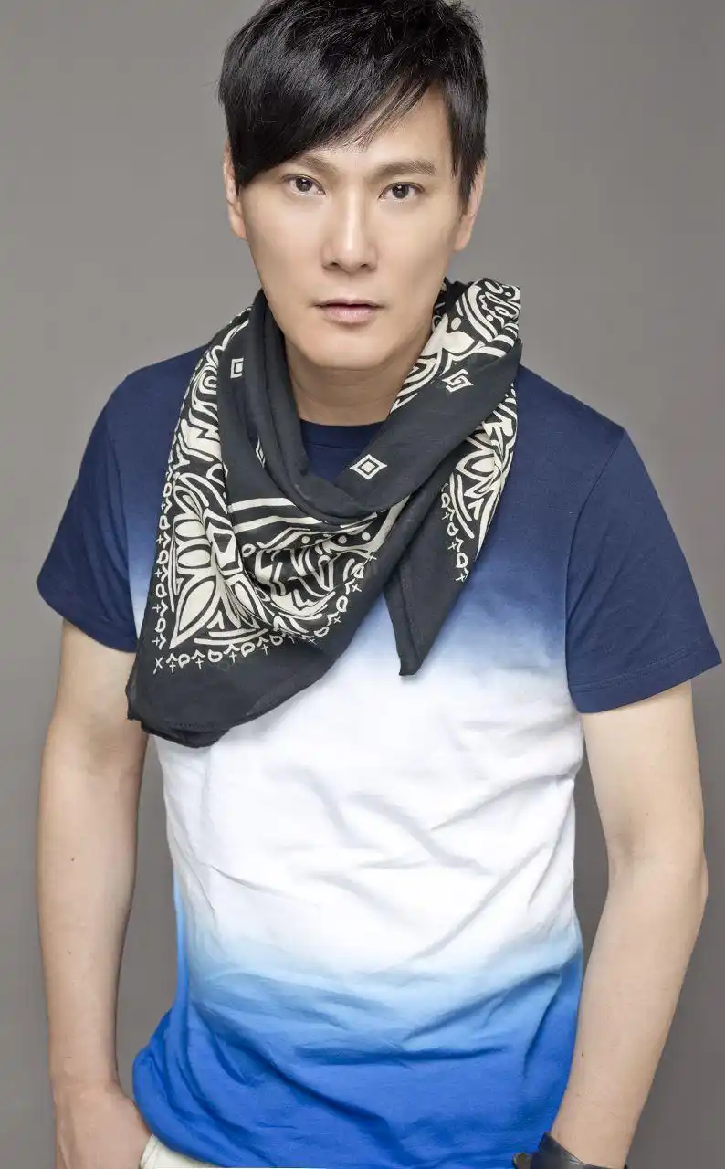 “情痴”张信哲:55岁仍未婚,他的破碎爱情就像一首带泪的情歌