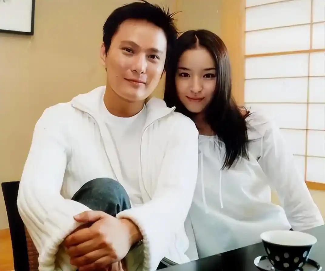 “情痴”张信哲:55岁仍未婚,他的破碎爱情就像一首带泪的情歌