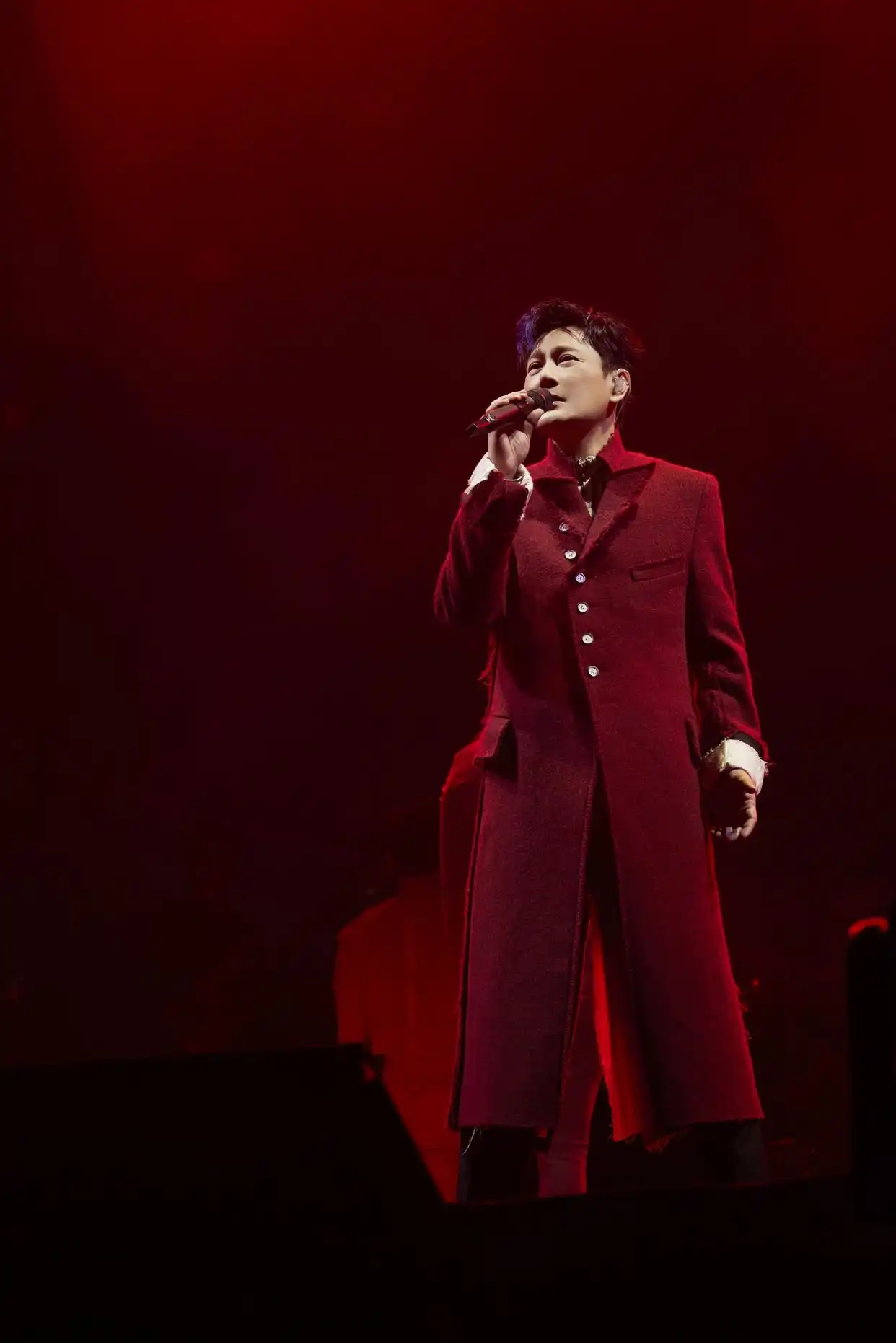 跨年晚会高光瞬间：舞美精致，“情歌王子”张信哲唱响经典