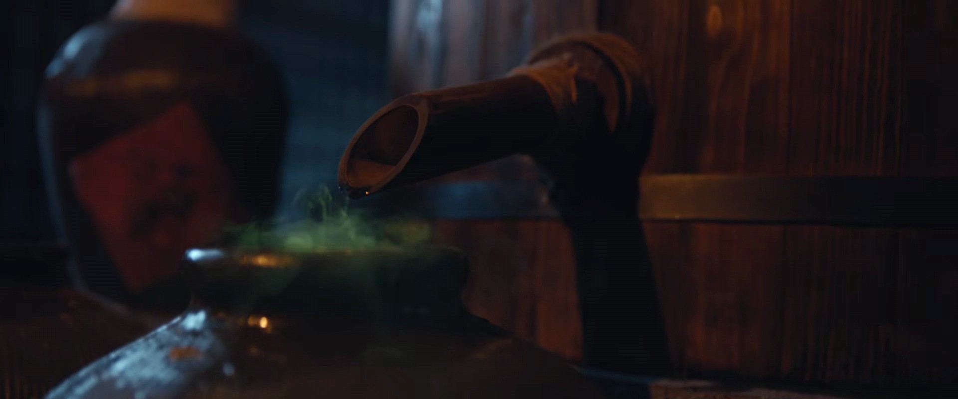 播1天冲到榜单第二，姜大卫令观众成功入坑，奇幻片有王炸了？