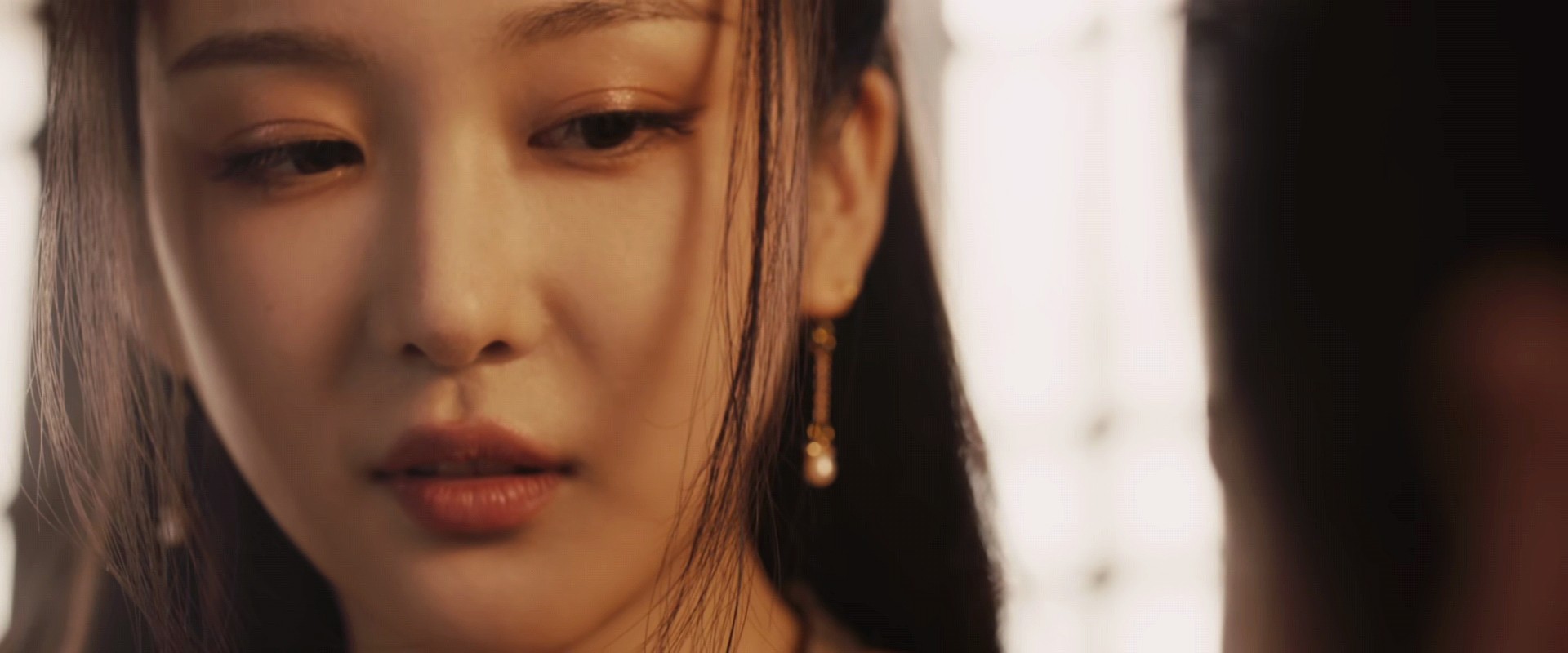 播1天冲到榜单第二，姜大卫令观众成功入坑，奇幻片有王炸了？