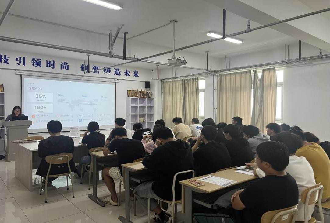 学校举办2026届毕业生秋季校园双选会