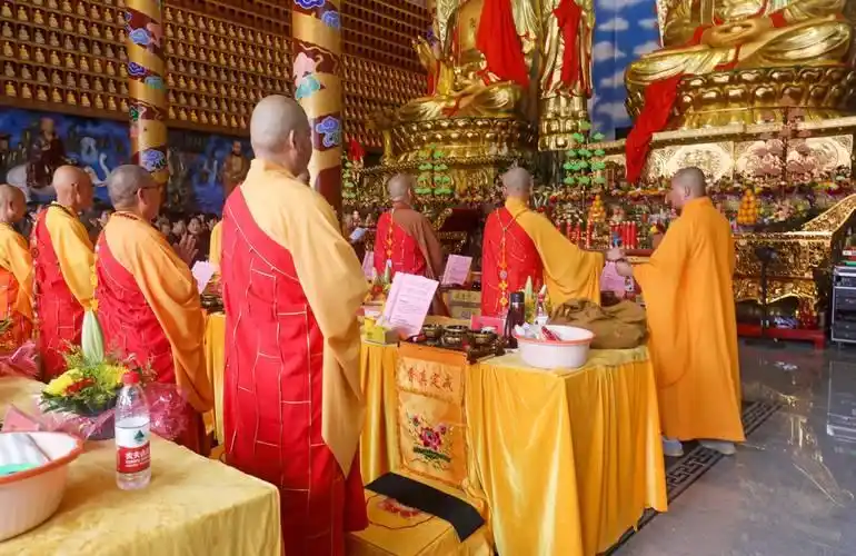 神秘佛像开光:信仰与灵异的对话