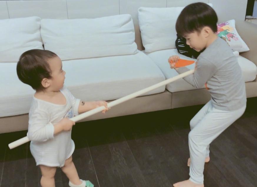 吴京：娶谢楠生两子，大儿子叫“吴所谓”，小儿子叫吴滤