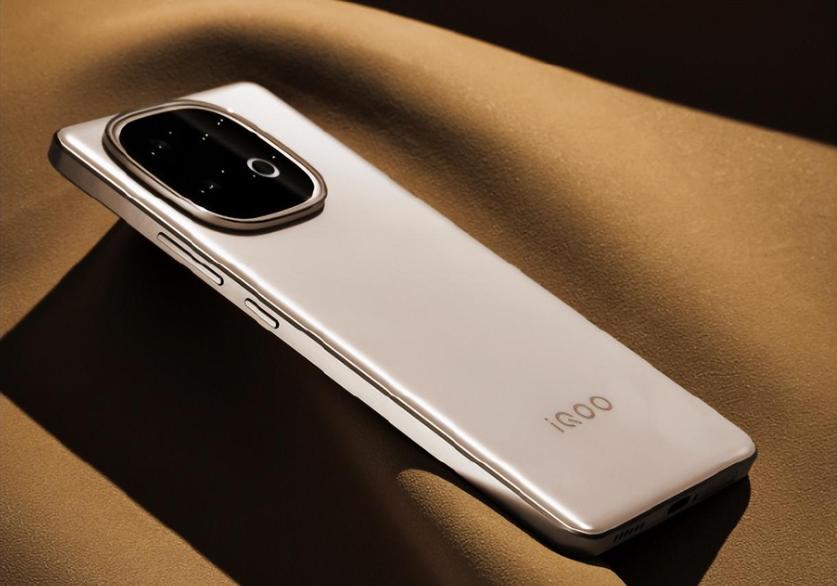 两千元左右手机咋选？3款高性价比手机推荐，16GB+1TB实惠