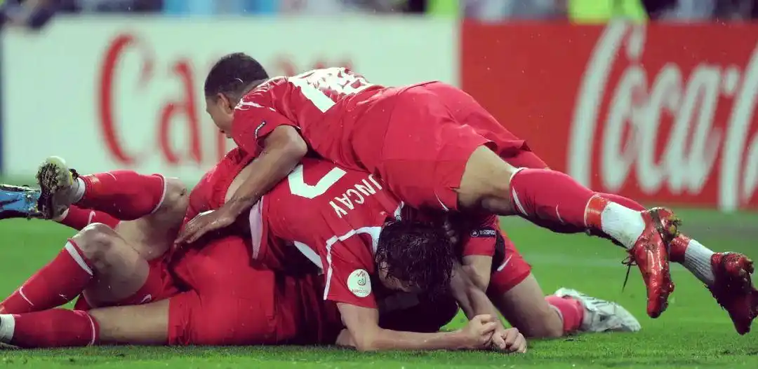 土耳其足球的逆转传奇：从逆境中创造辉煌历史