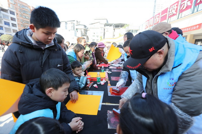 达州万源：“我们的中国梦 文化进万家”活动举行