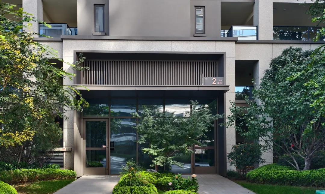 近期，青岛4万/平高端盘交付的刚需感，让人惊掉下巴