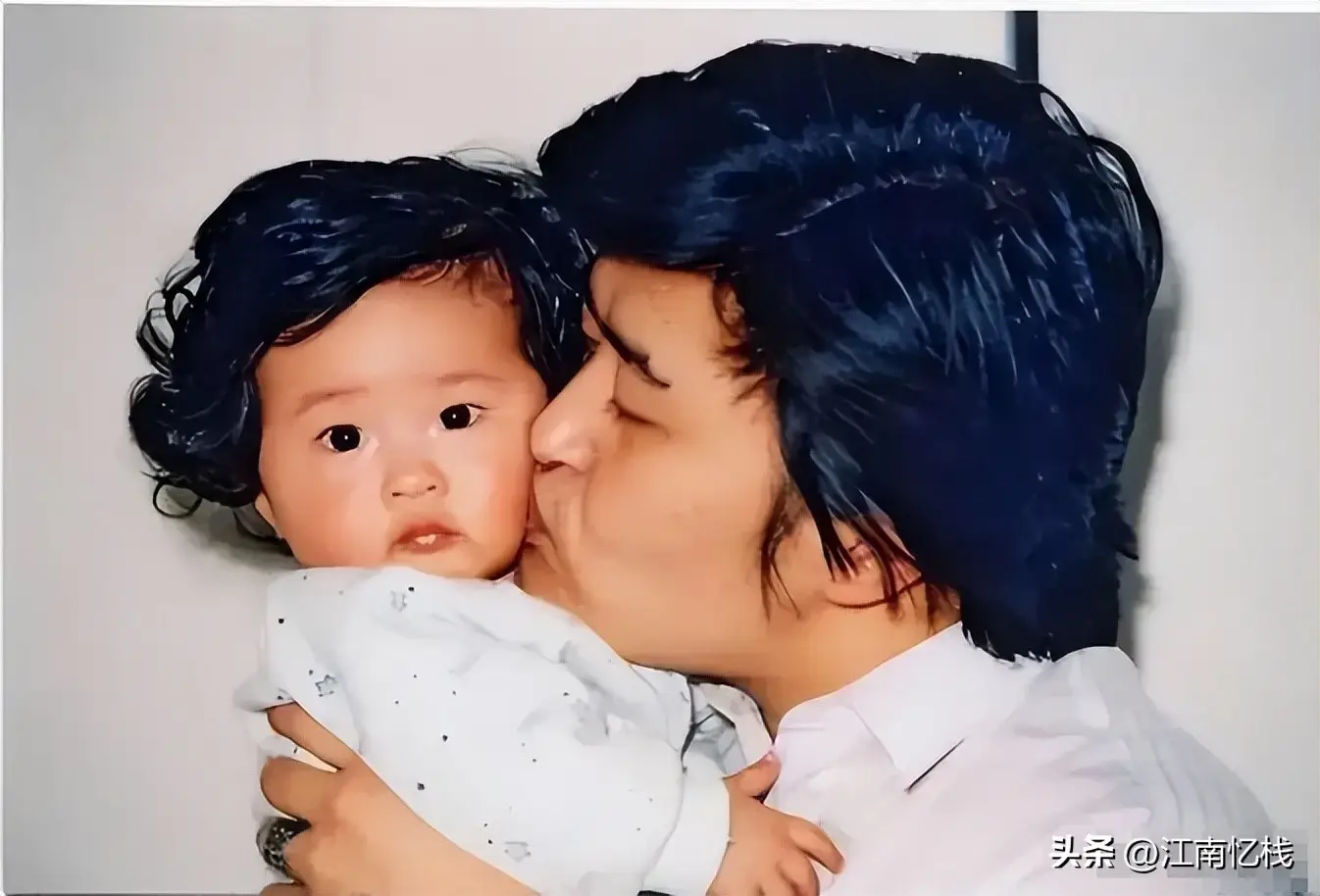 刘欢女儿结婚，现场曝光，染红发很漂亮，卢璐打扮喜庆，新郎帅气