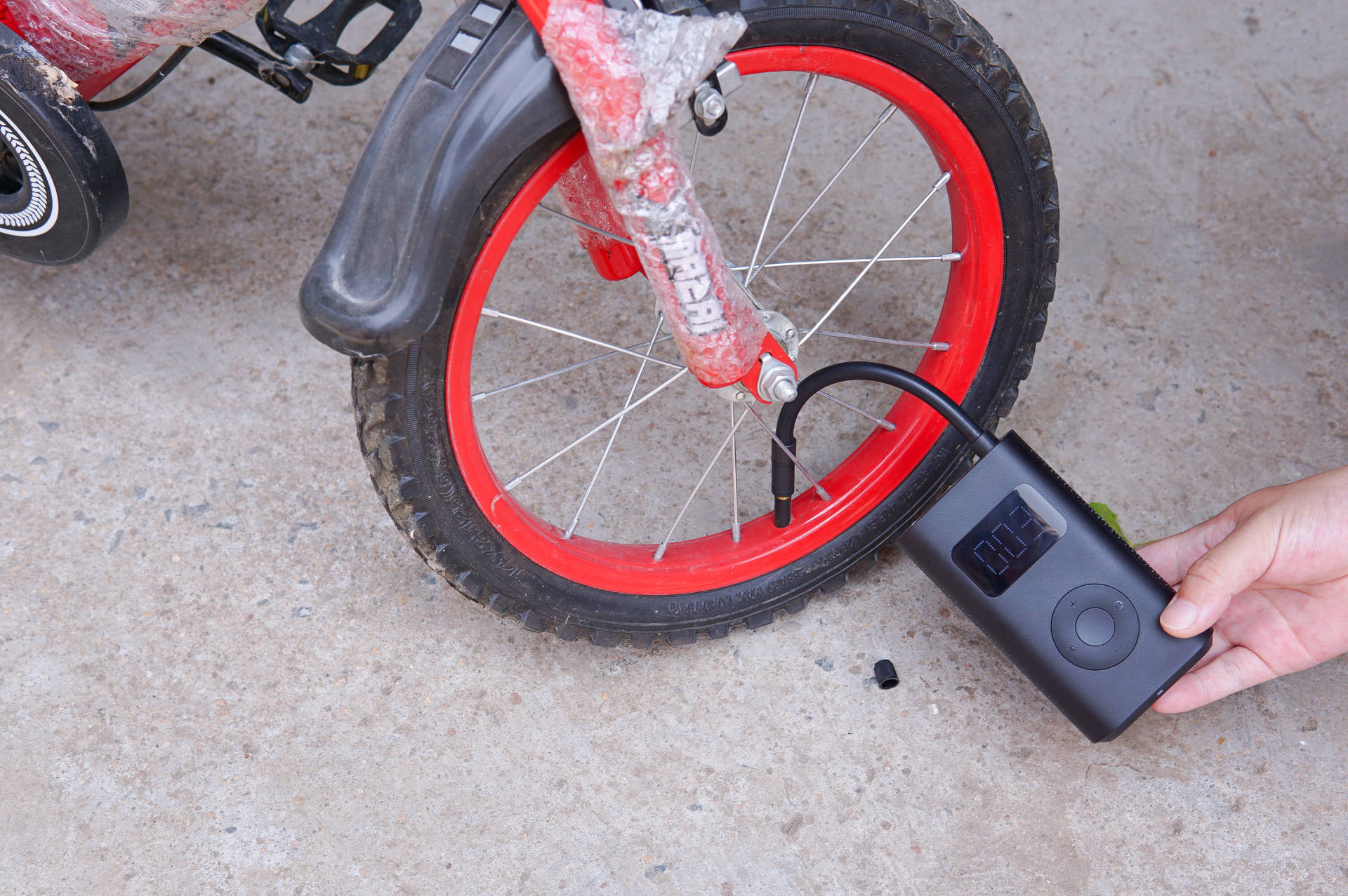 米家神器真香!新一代充气宝1S测评,保时捷车主用了都说好