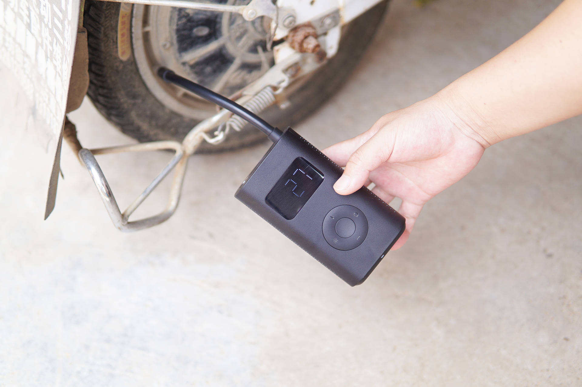 米家神器真香!新一代充气宝1S测评,保时捷车主用了都说好